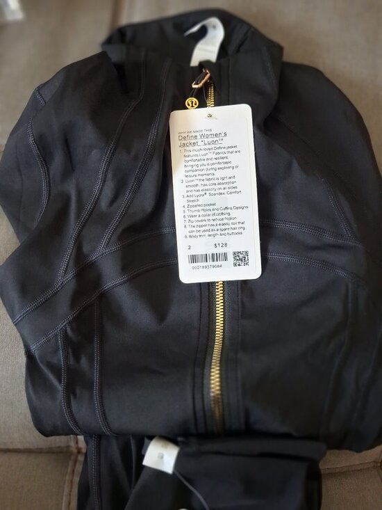 Black lululemon full set / w gold zipper - Picture 3 of 3
